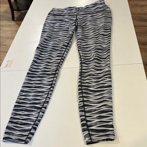 Nike Black and White Wave-Print Leggings